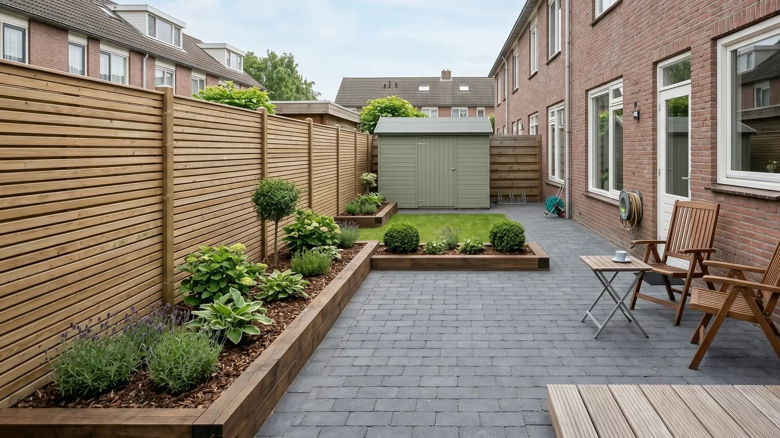 Van verzakte bestrating naar modern terras in Boekel